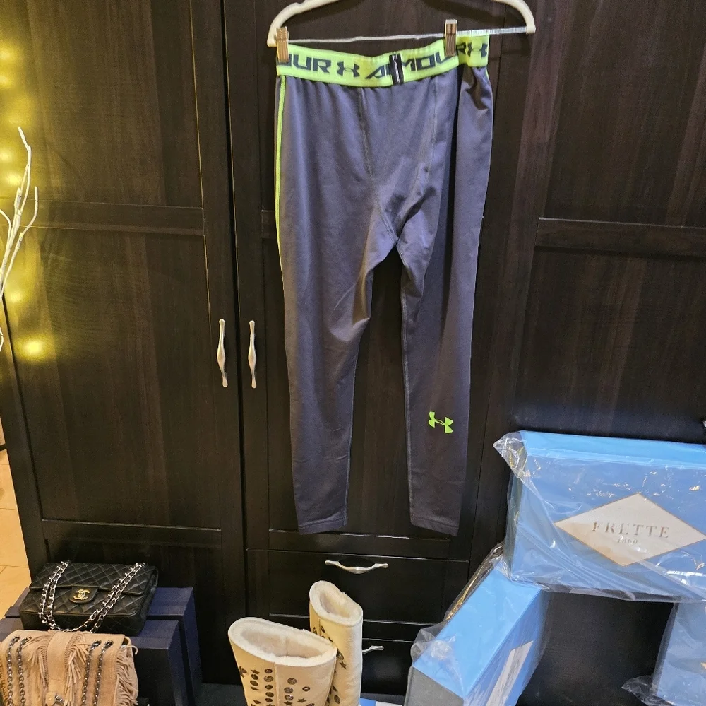 UnderArmour Dri-Fit Workout Outfit  and Blue Top / Grey Bottoms Unisex Large - Picture 4 of 8